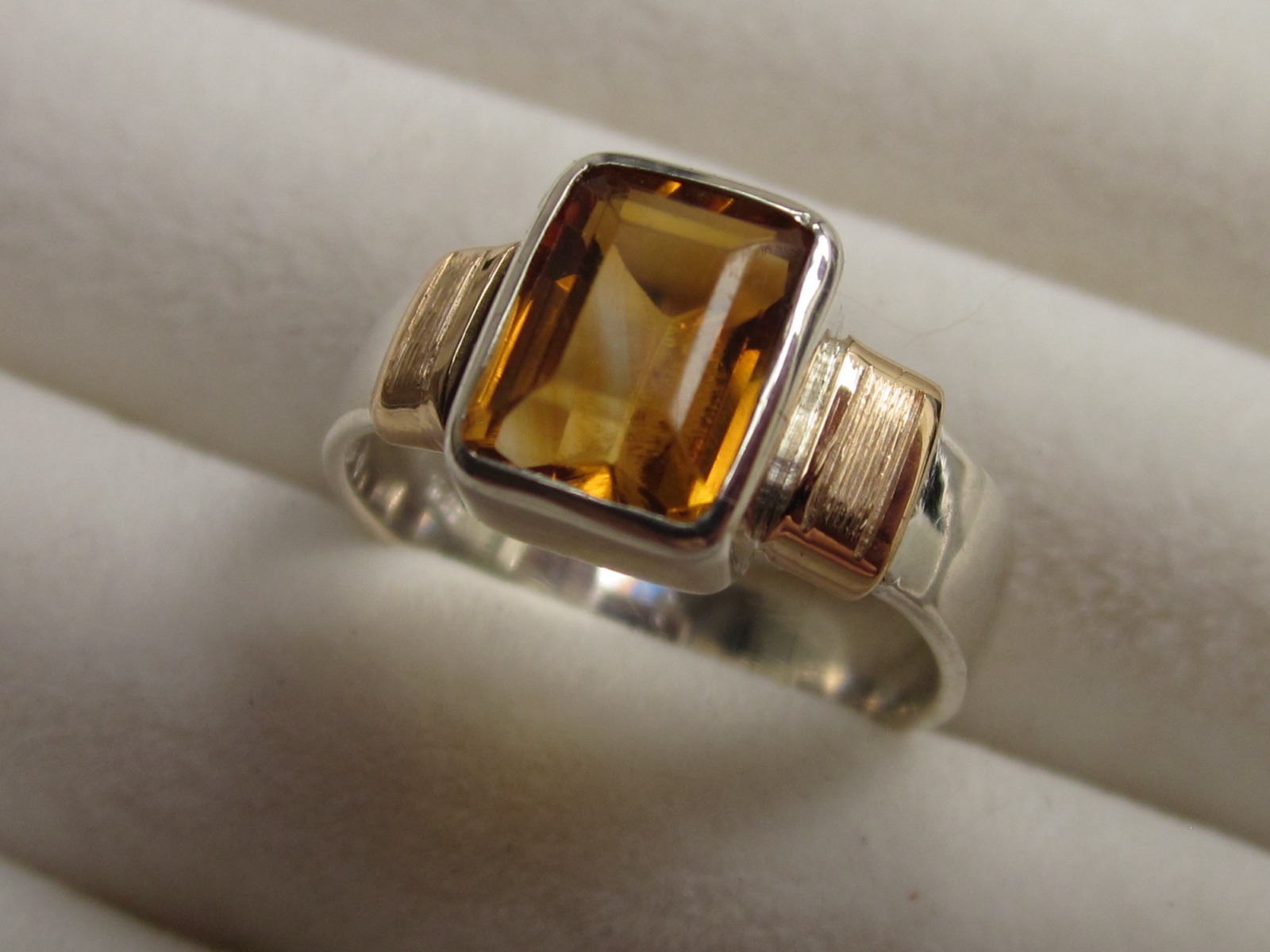 Pieza trabajada a mano en plata 950, oro 18K o gemas, trabajo anterior 11